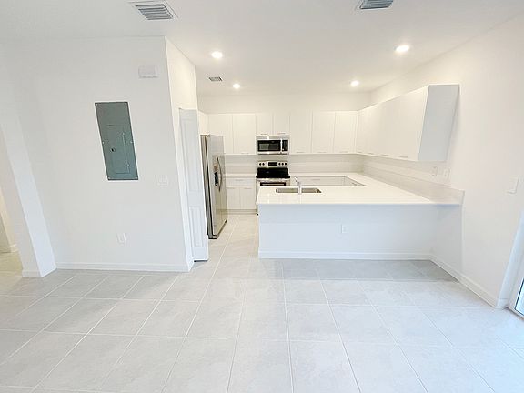 4th image of 2338 NW 125th St #2338