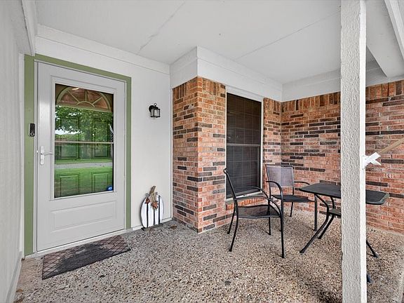 4th image of 405 Pecan St