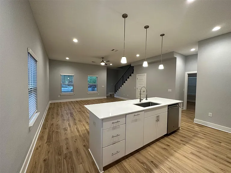 6014 Fairway St — Photo 2