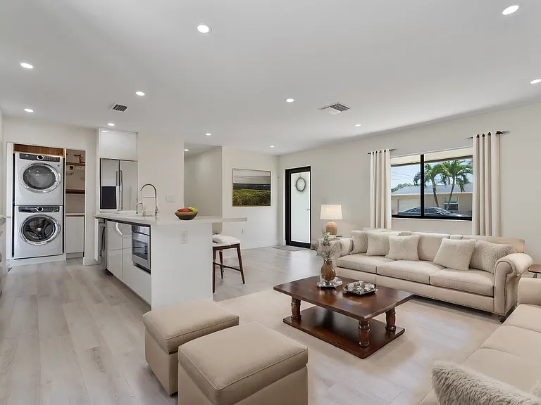 255 Grant Dr — Photo 5