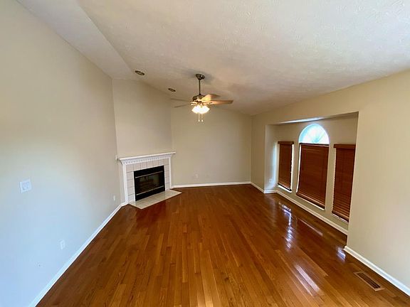 4th image of 6028 Newington Ln