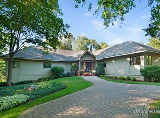 12 Mulberry Dr, Hawthorn Woods, IL 60047