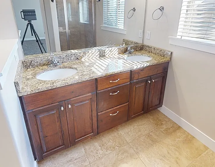 246 E Bridgewater Ln — Photo 2