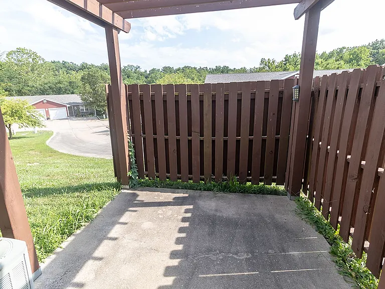 3310 E Saint Charles Rd — Photo 24