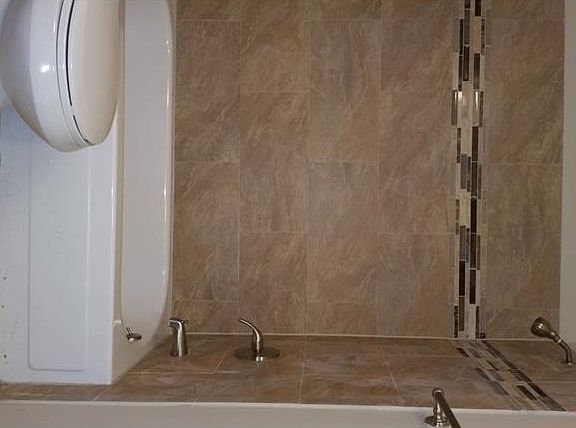 5th image of 9600 Cove Dr Unit B11