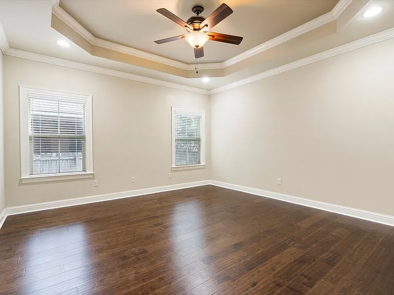 1056 Linlen Ave — Photo 9