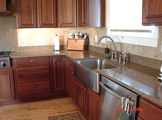 6615 Kingsley Ln, Dubuque, IA 52003