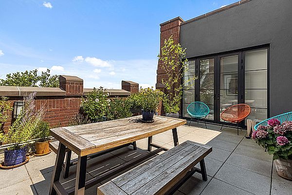 1st image of 150 N 12th St Penthouse D