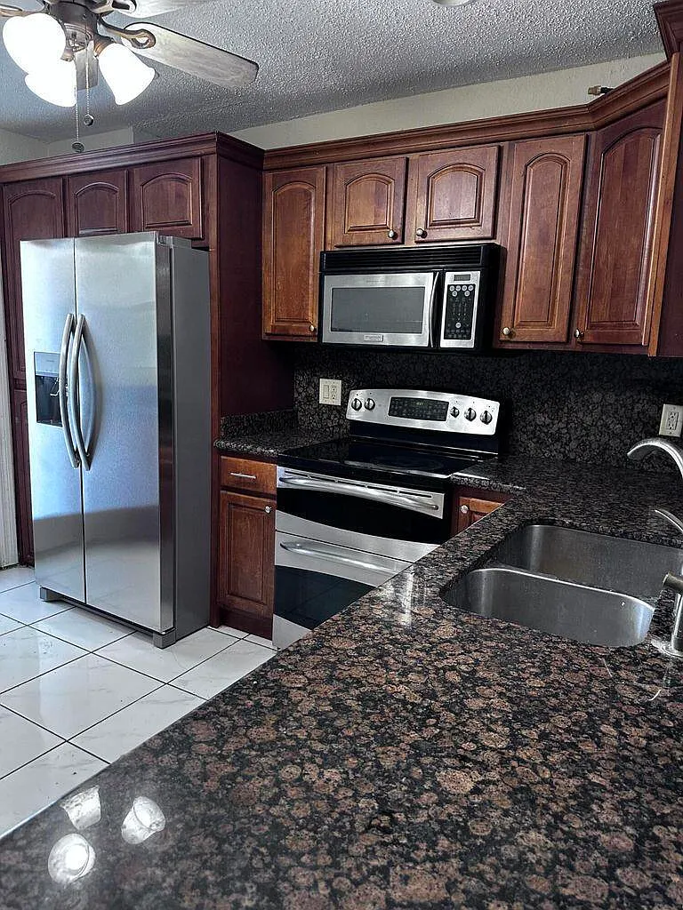 2 bed, 2.0 bath, 1320 sqft, $1,780 — Photo 4