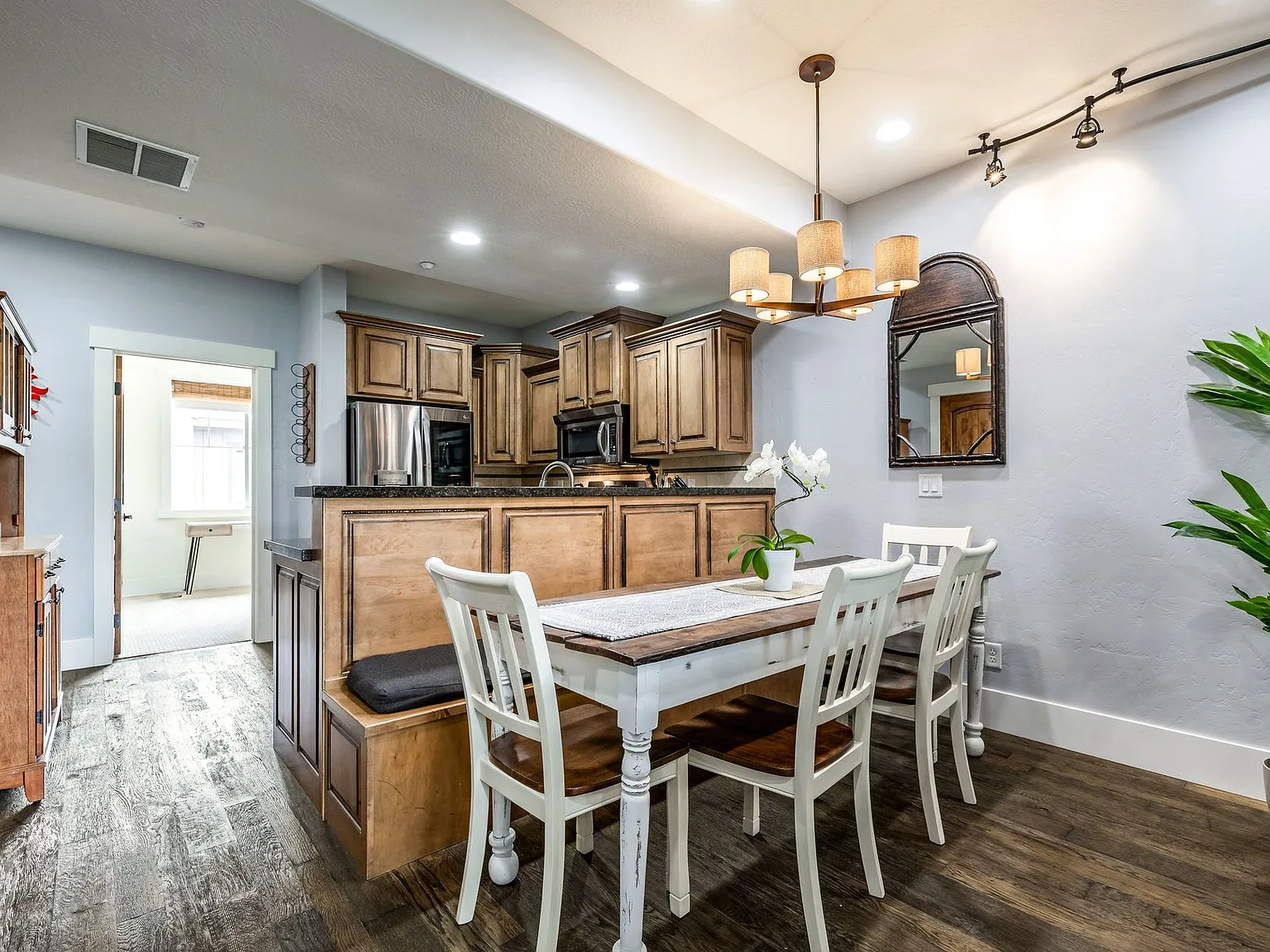 3 bed, 1475 sqft, $3,500 — Photo 3