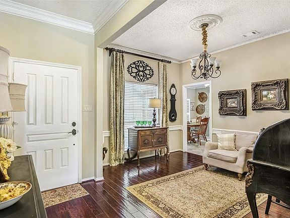 4th image of 310 Stonebridge Dr