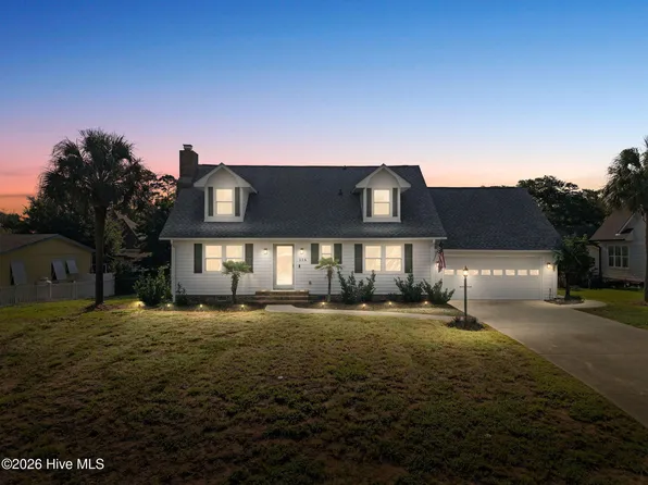 316 NE 58th Street, Oak Island, NC 28465