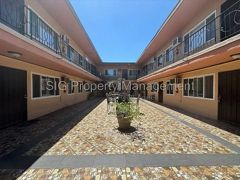 526 E Windsor Rd #4 — Photo 11