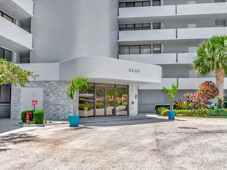 8200 Lakeshore Dr #507 — Photo 45