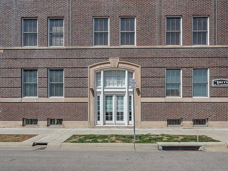 201 S Saint Francis Ave #502 — Photo 3