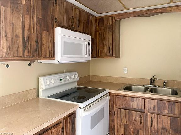 3rd image of 1844 Lavonia Ln