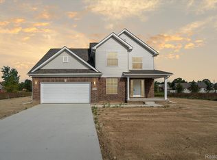14252 Red Oak Dr, Belleville, MI