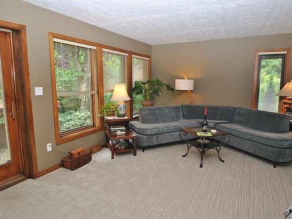 5th image of 990 Kingswood Dr