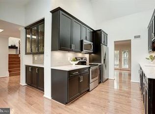 1112 Challedon Rd, Great Falls, VA 22066