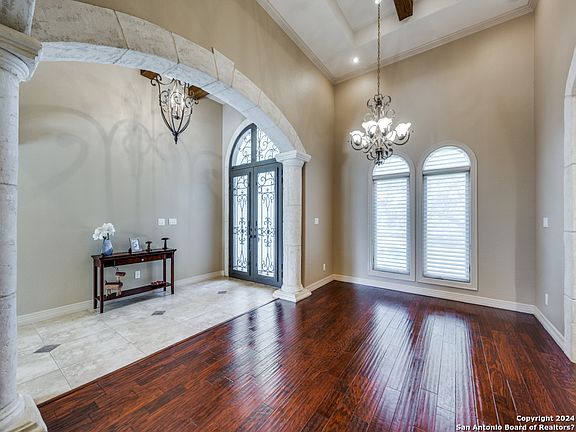 4th image of 1730 Oakland Bend