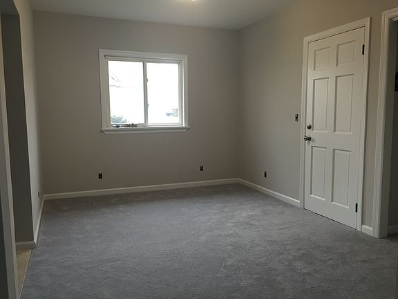 entrance/dining area