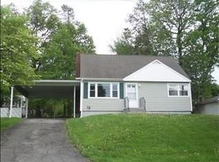 26 Sheraton Dr, Poughkeepsie, NY 12601