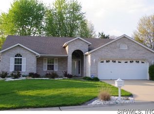 317 Cambridge Dr, Glen Carbon, IL