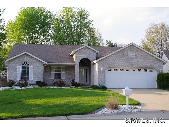 317 Cambridge Dr photo 1