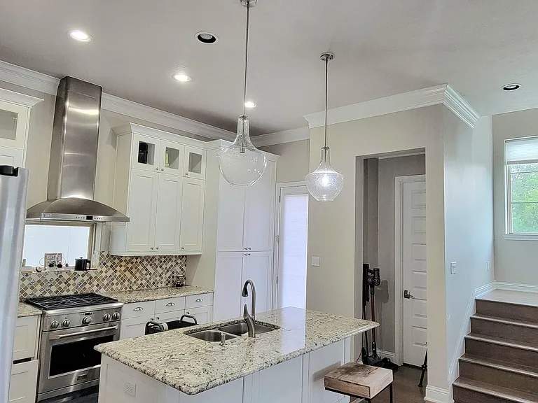 1702 Calumet St — Photo 19