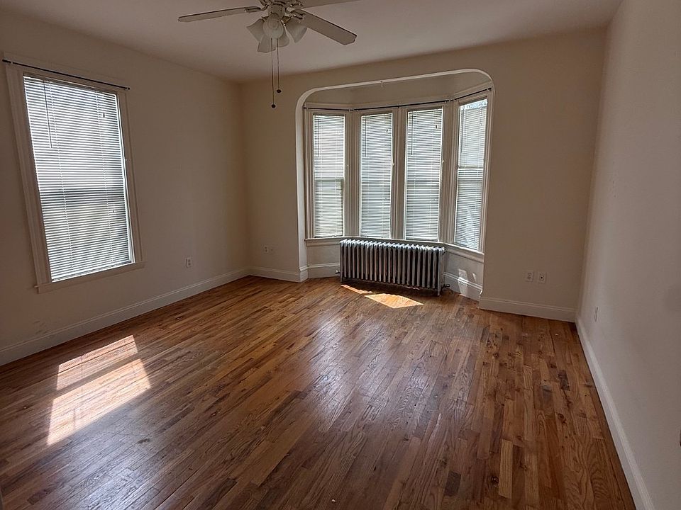1st image of 135 Oak St #1