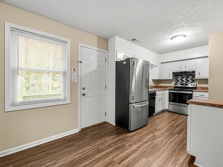 1009 Cedar Ave #6 — Photo 6