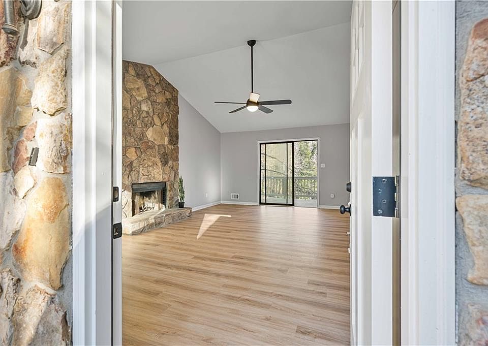 1st image of 1130 Ashbrook Dr