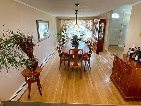 3rd image of 25 Harcourt Ave