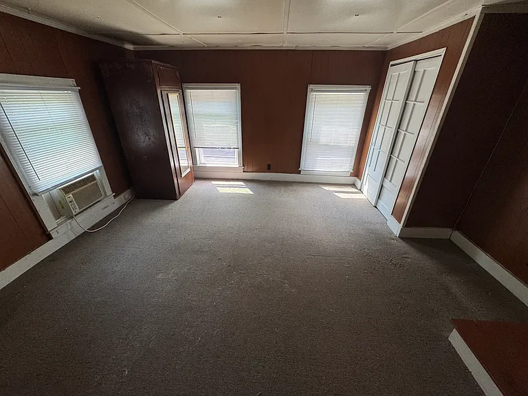 216 N Capital Ave — Photo 11