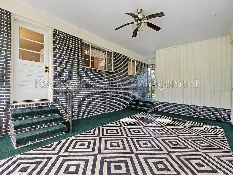 1823 Curtis Dr — Photo 18