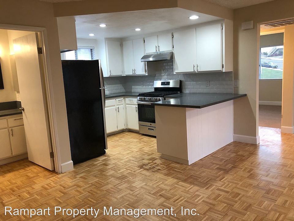 1st image of 981 Everett St APT 3