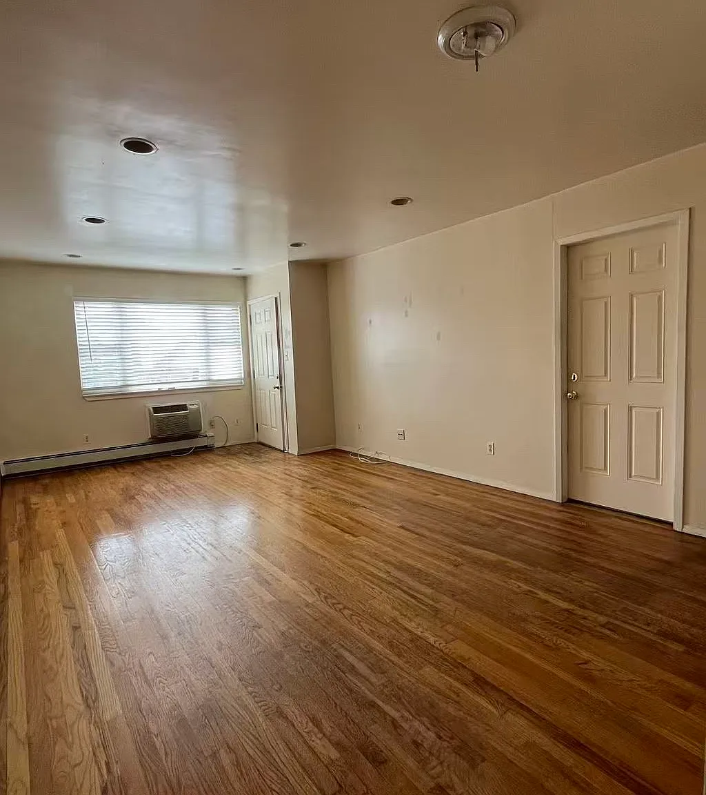 3 bed, 1200 sqft, $3,200 — Photo 1