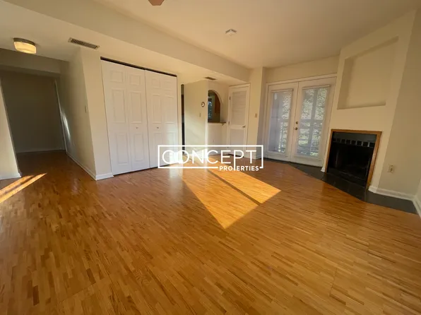 341 Franklin St #302, Cambridge, MA 02139