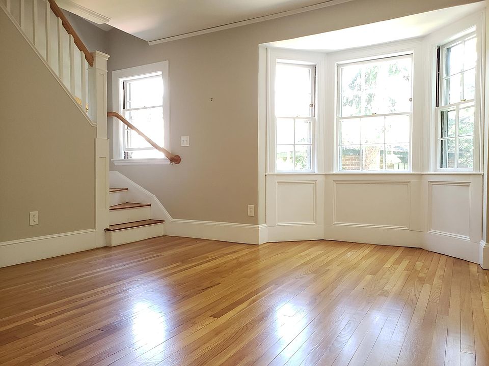 2nd image of 133 Irving St