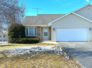 460 Fox Ln, Walworth, WI