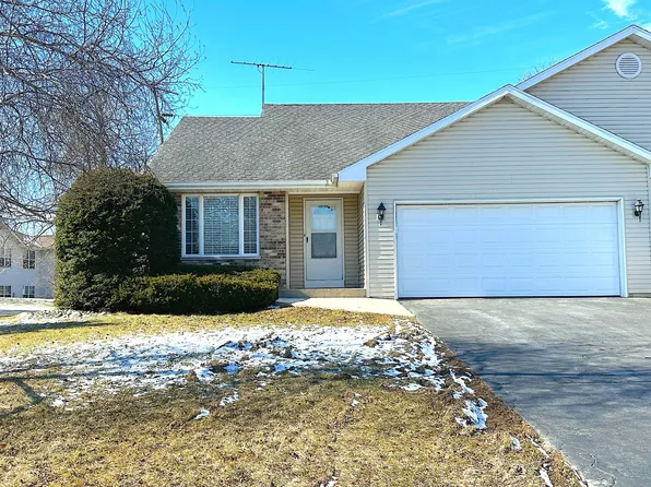 460 Fox Ln, Walworth, WI 53184