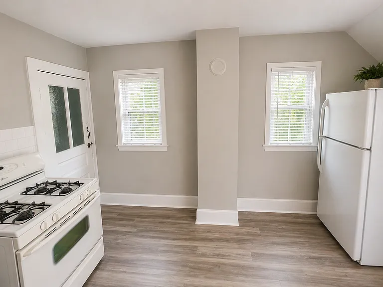 811 & 813 Park St SW — Photo 6