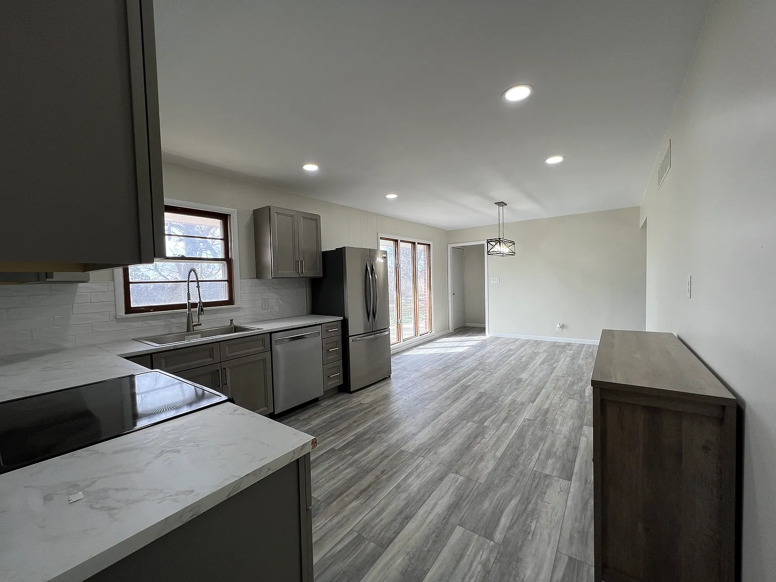 4 bed, 1701 sqft, $1,900 — Photo 2