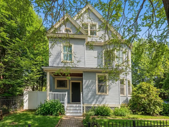 7 Russell St #3, Cambridge, MA 02140