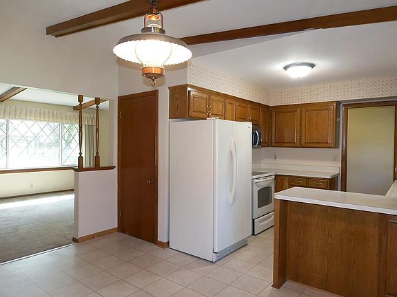 3rd image of 164 Linden Dr