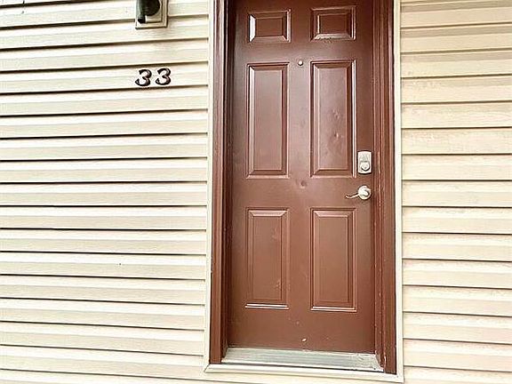 3rd image of 33 Pepperwood Ct