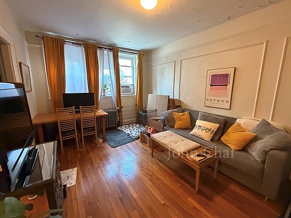 4th image of 70 Chiswick Rd APT 4