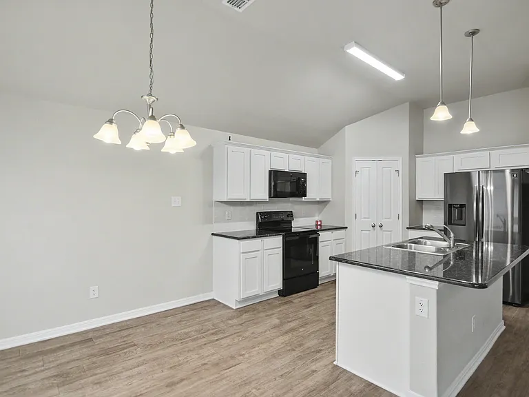 1250 Lakeway Crossing Dr — Photo 5