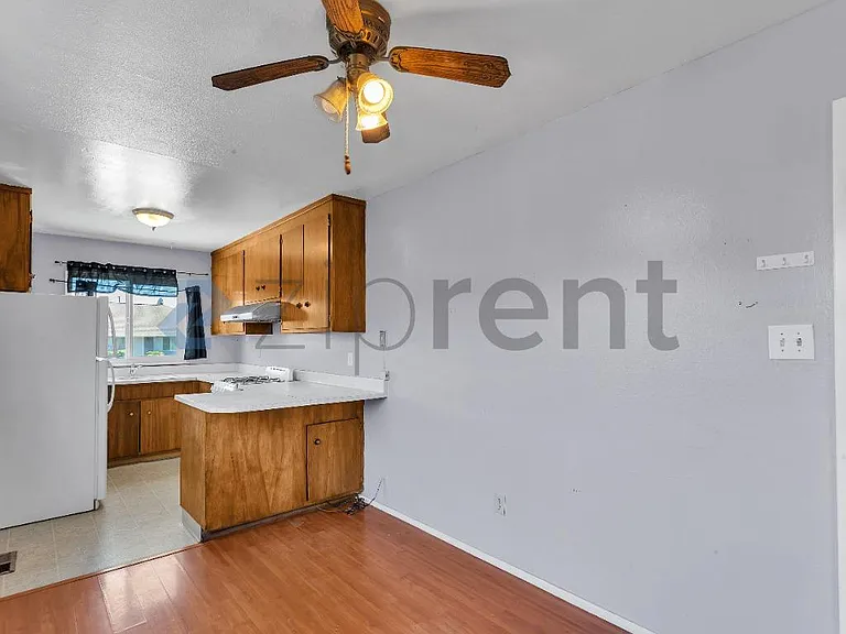 2121 Esmond Ave — Photo 14