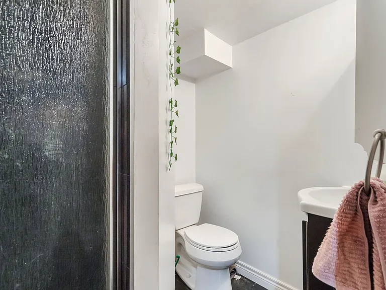 46 Lorindale Ave #LOWER — Photo 9
